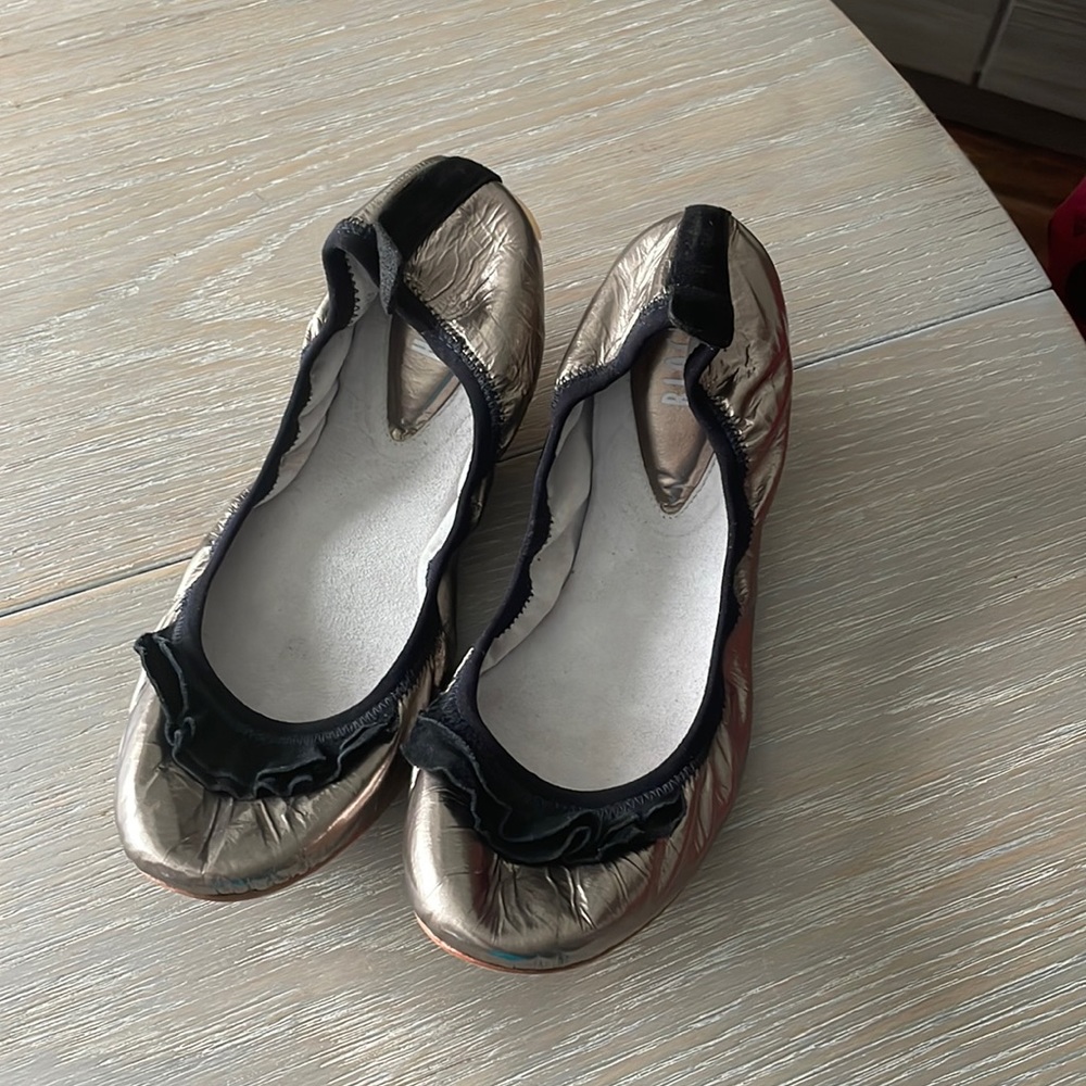 Bloch gold/black flats, size 9